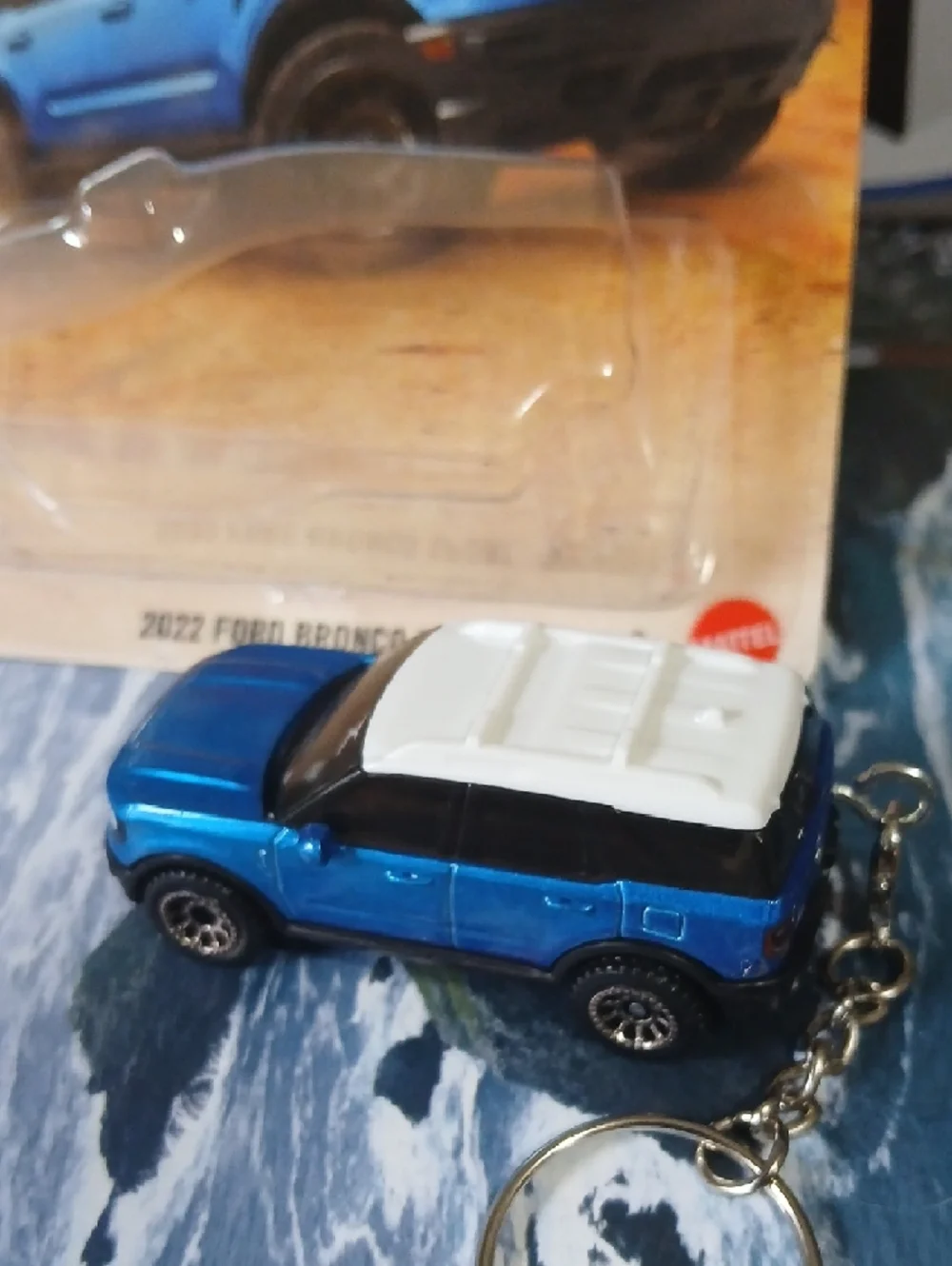 KEYCHAIN 2022 Ford BRONCO Sport Die-Cast in Blue and White 1/64
